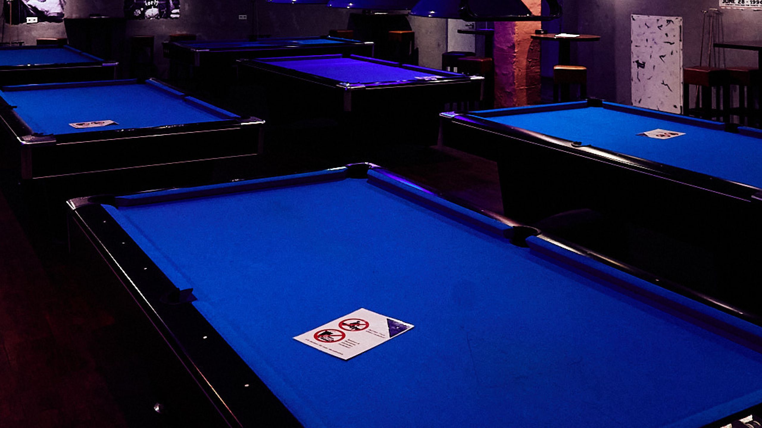 Billardtische mit blauem Tuch im Blu Bowl Plochingen